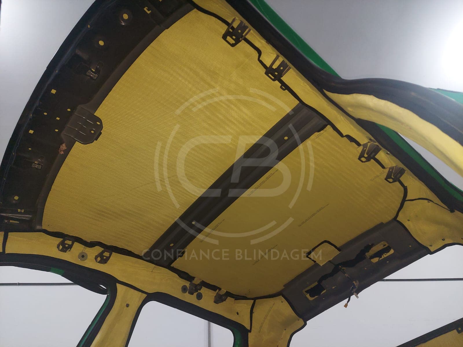 Teto com manta de aramida em detalhe